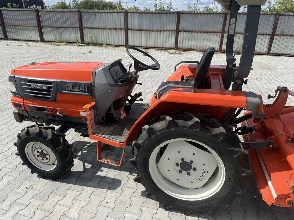 Японський трактор Kubota GL241