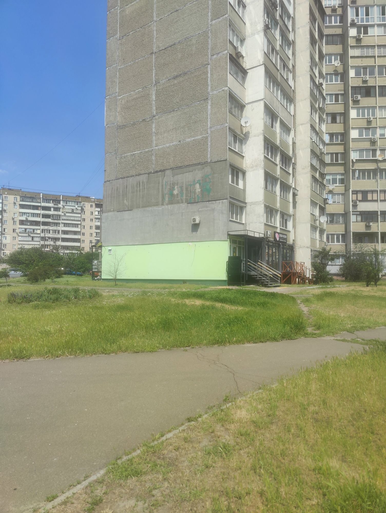 Продается арендный бизнес, 40.8м2+33.6м2, фасад, Драгоманова 13/10