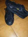 Ténis pretos da marca puma