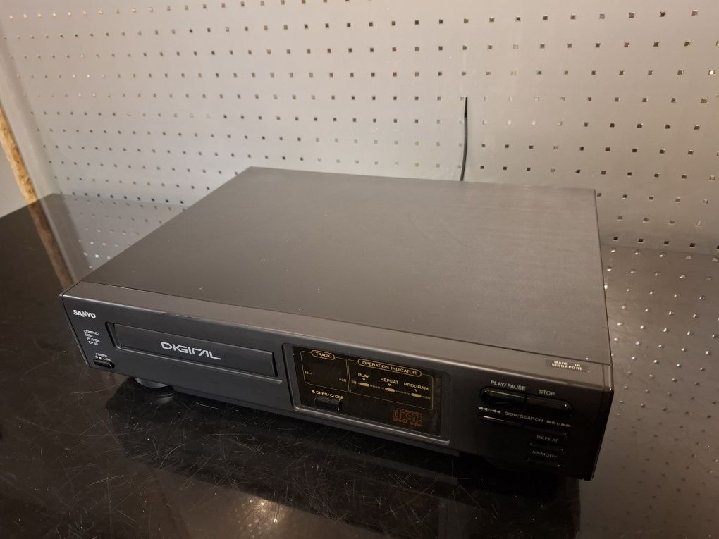 Odtwarzacz CD SANYO CP59, stan Bdb.