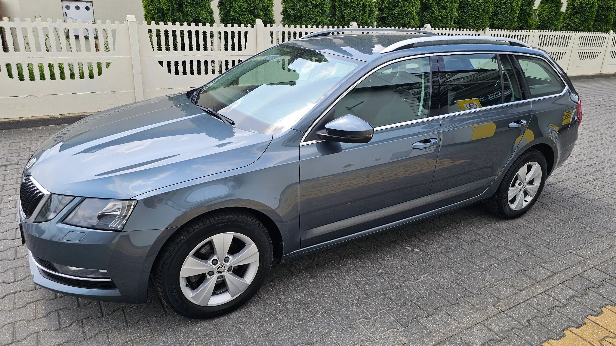 Skoda Octavia Skoda Octavia 1.6 TDI DSG Ambiente Radar Climatronic ACC Kamera PDC