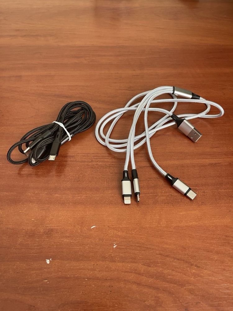Два 3 в 1 USB-зарядні пристрої. Чорний та Срібний. Нейлоновий шнур