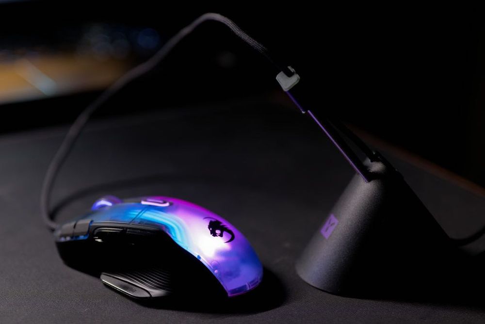 ** Mysz gamingowa Roccat Kone XP i uchwyt ISY - BDB, efektowna! **