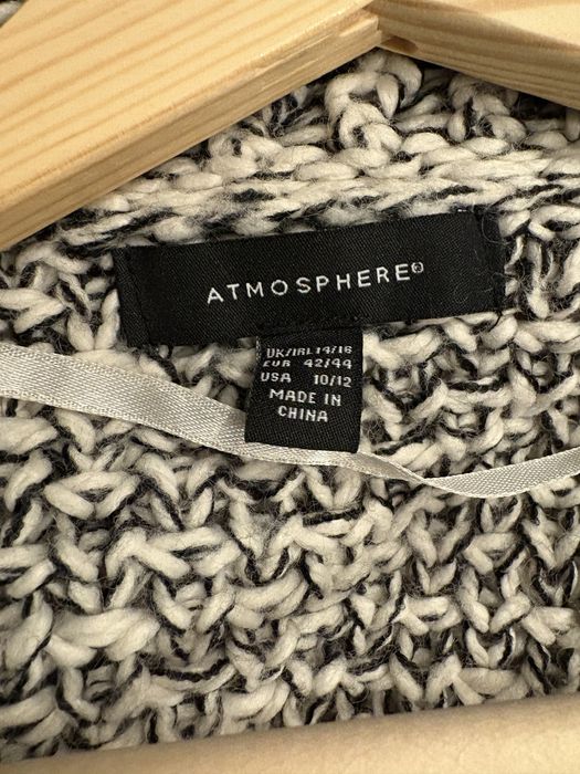 Długi sweter kardigan z kieszeniami