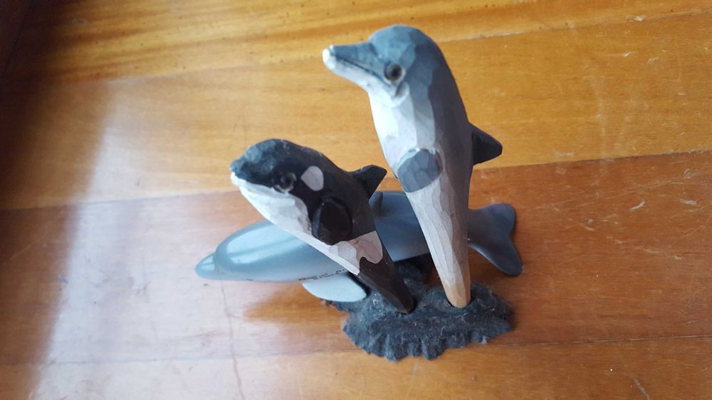 Golfinho em estátua e suporte de canetas: orca e golfinho