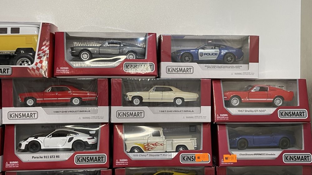 Нова kinsmart машинка іграшка авто модель дитяча колекційна дитяча