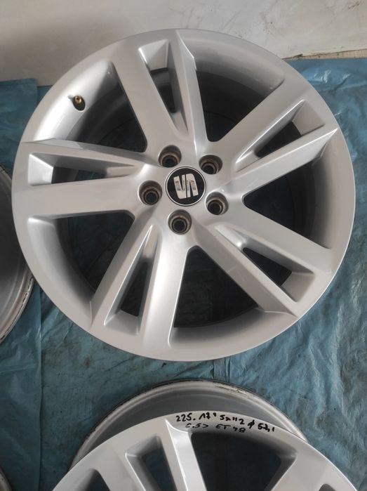 225 Felgi aluminiowe ORYGINAŁ SEAT R 17 5x100 otwór 57,1 Bardzo Ładne