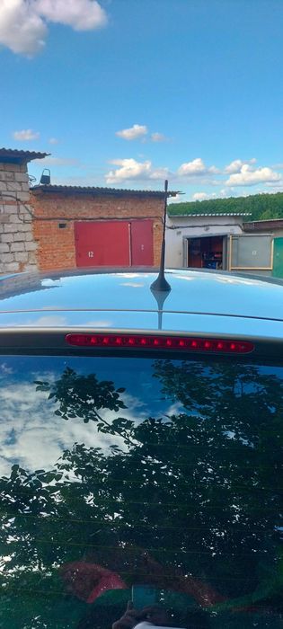 Чудовий автомобіль кросоверр.