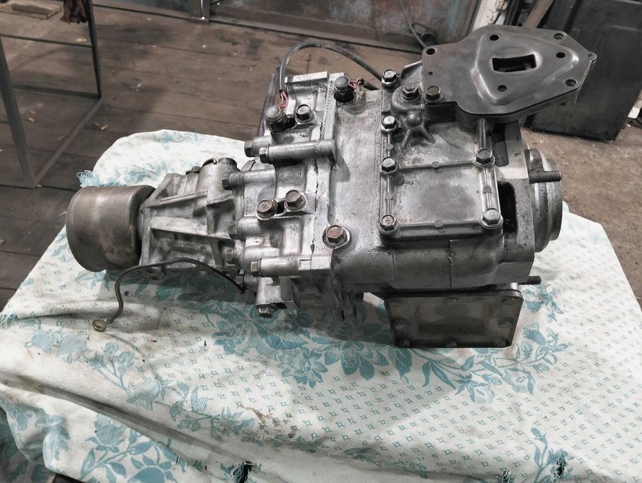 Роздатка л200 правий лівий руль АКПП МКПП