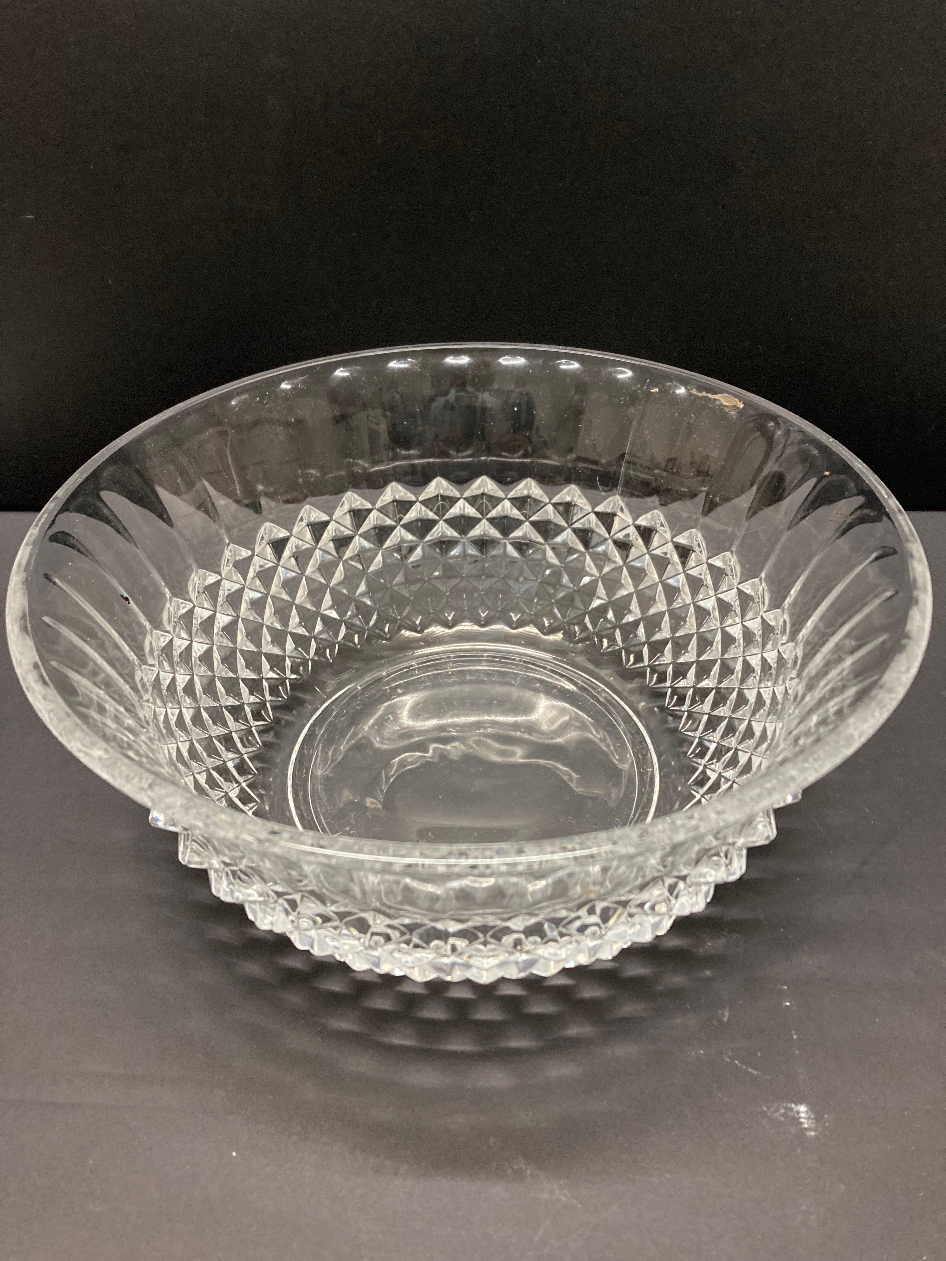 Taça decorativa com pontas