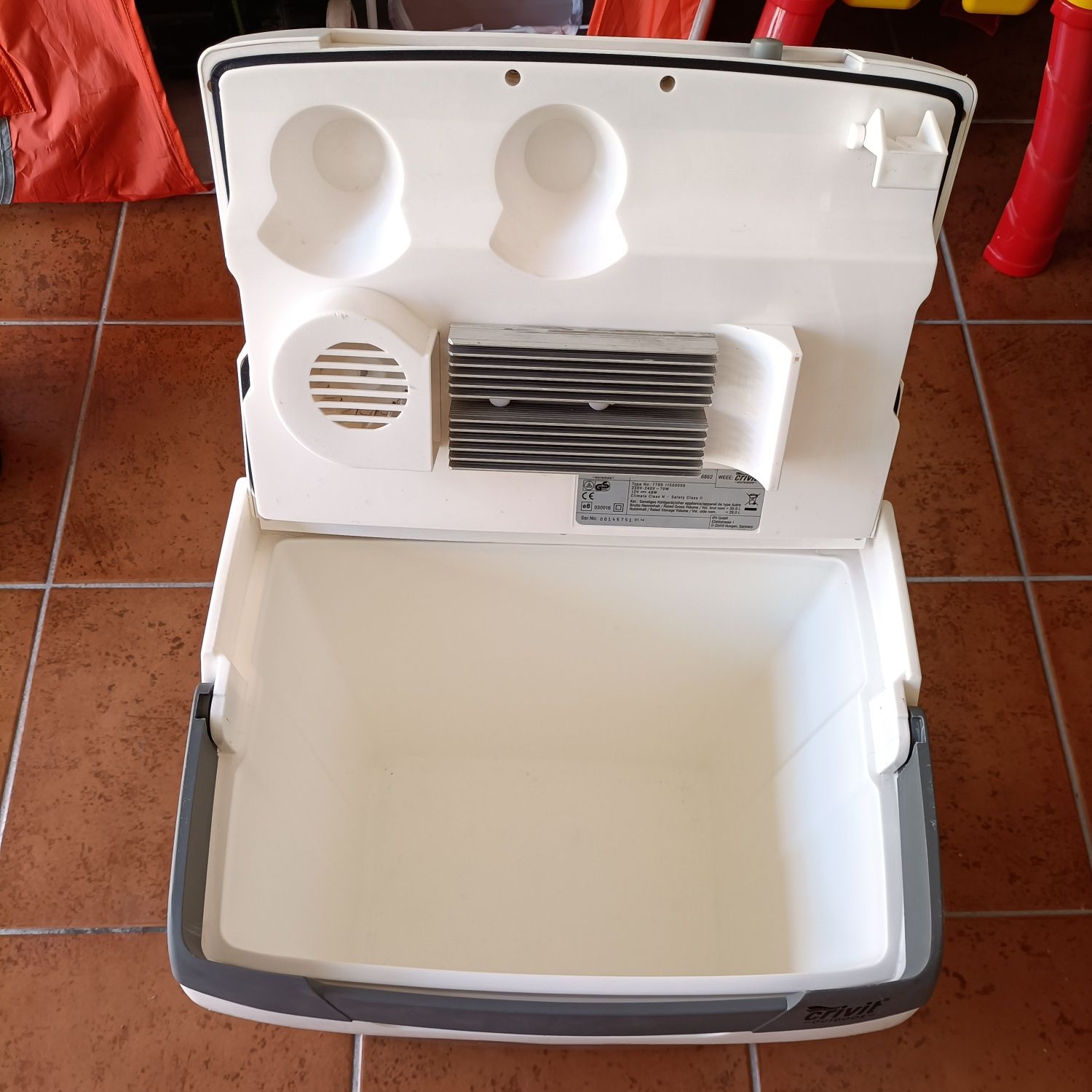 Geleira elétrica e 12v e 220v