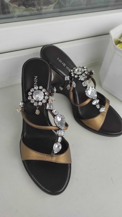 Zdobione koturny Nine West