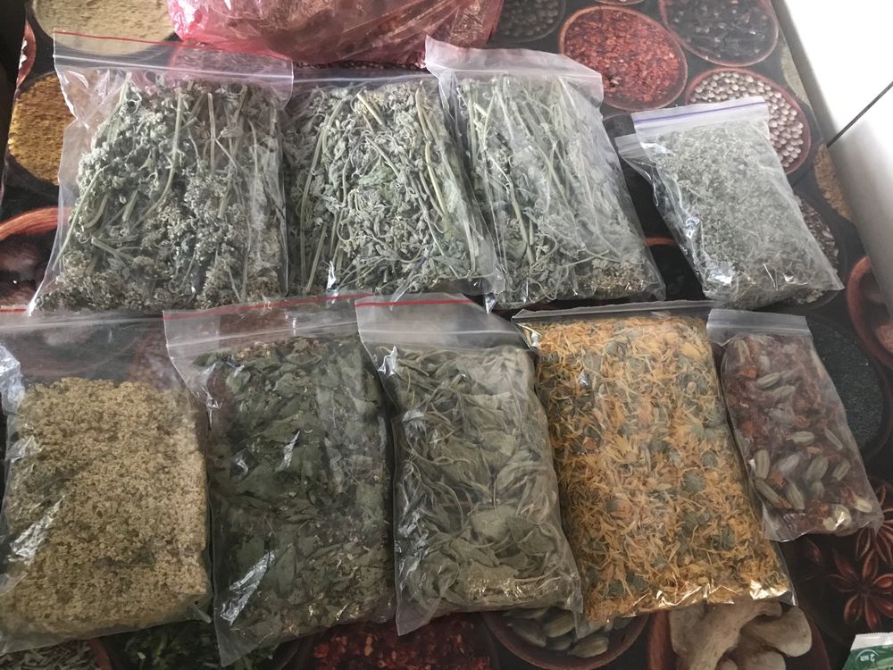 Ромашка,бузина,деревій,полин,чорнобривці
