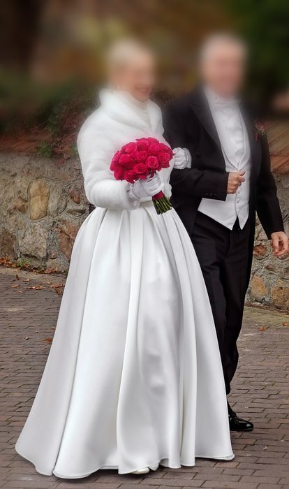 Wytworna suknia ślubna