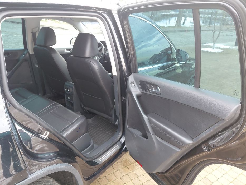 Продаю tiguan 2012 р машина обслужена автомат