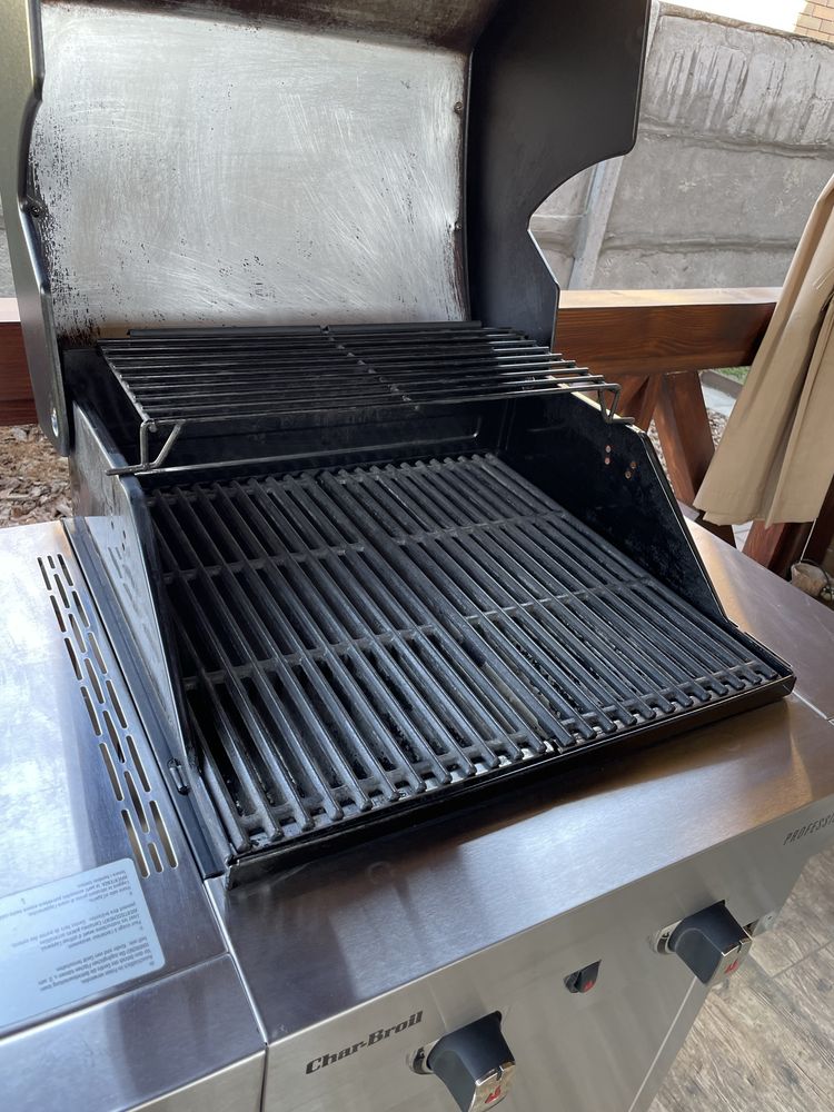 Газовий Гриль Char-Broil Professional 2200S.