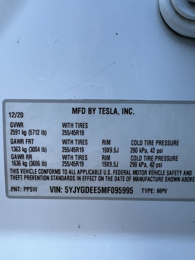 Tesla model y 2021
