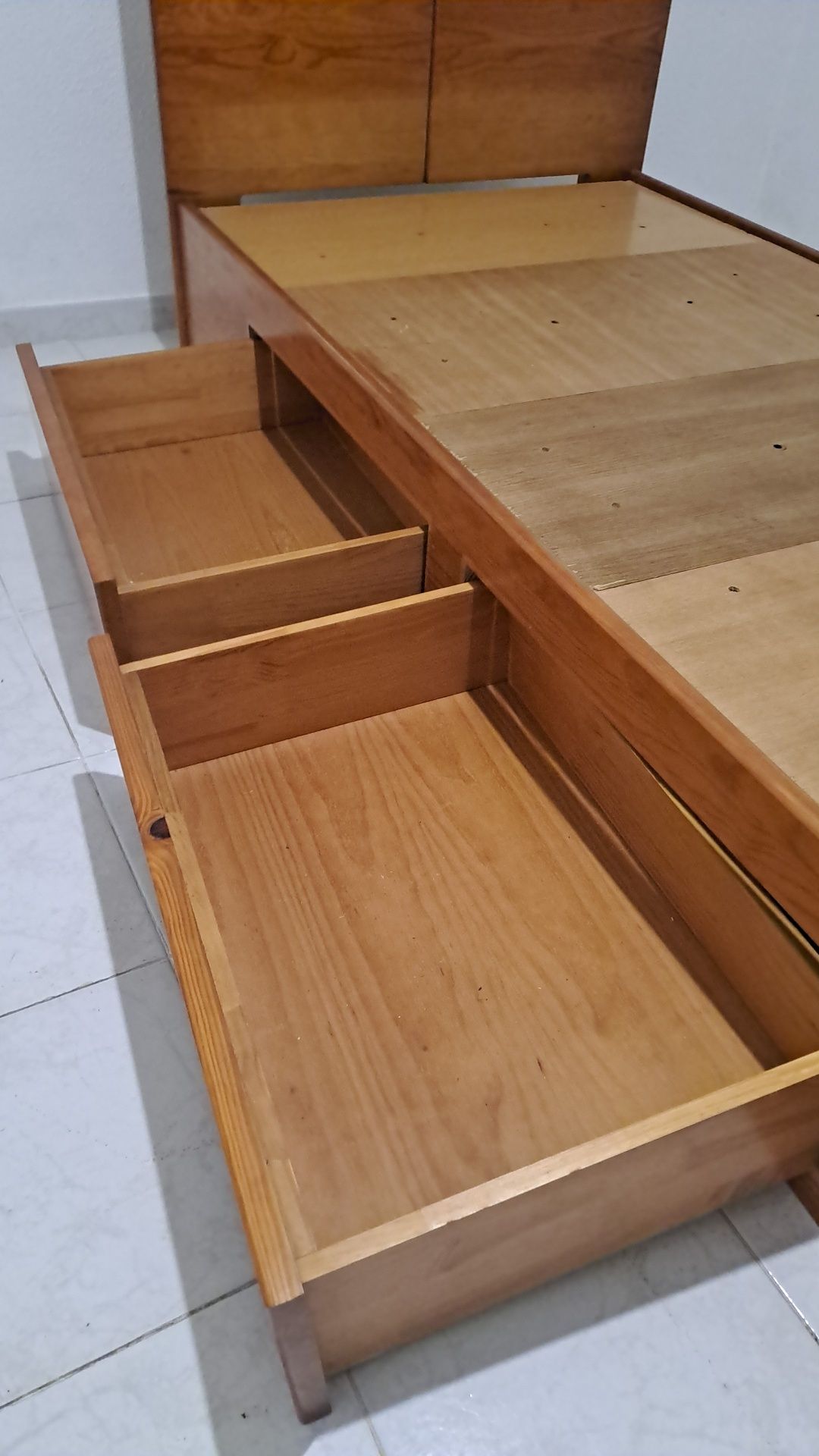 Cama solteiro com gavetas e colchão