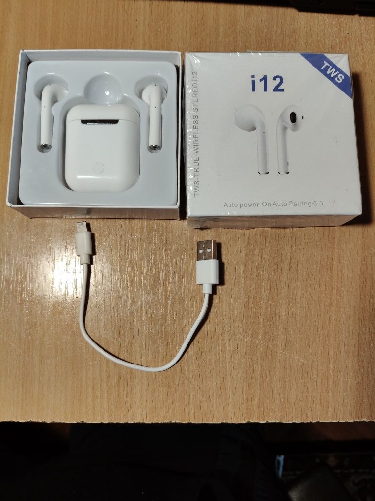Бездротові навушники AirPods TWS i12, модернізовані
Підключаються до п