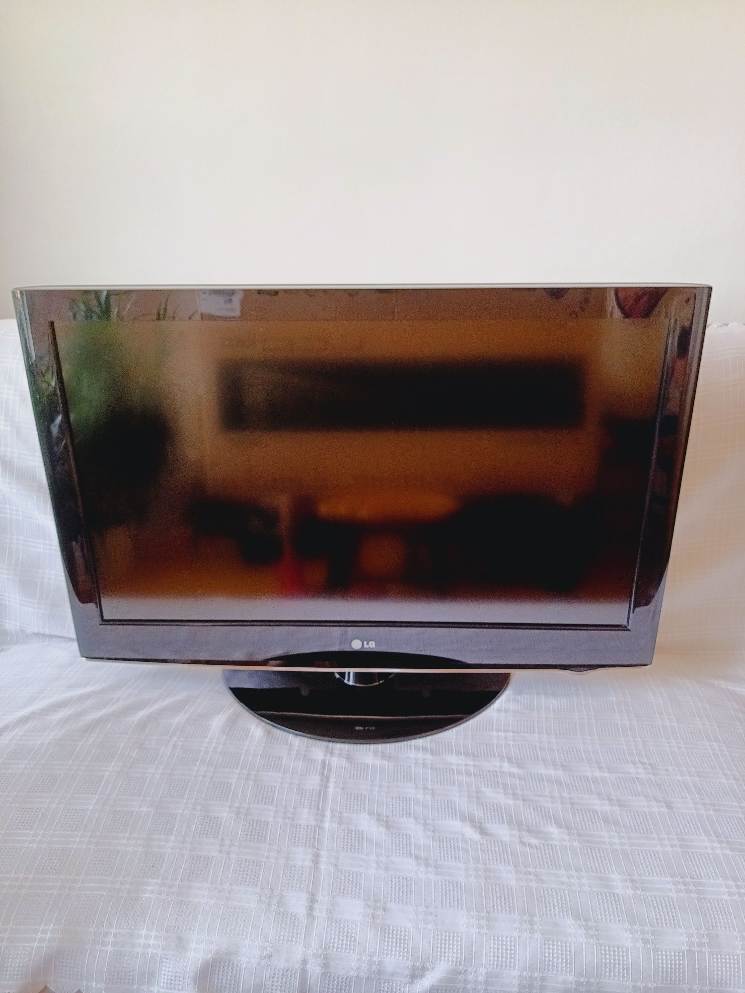 Telewizor LG 37 cali, z pilotem