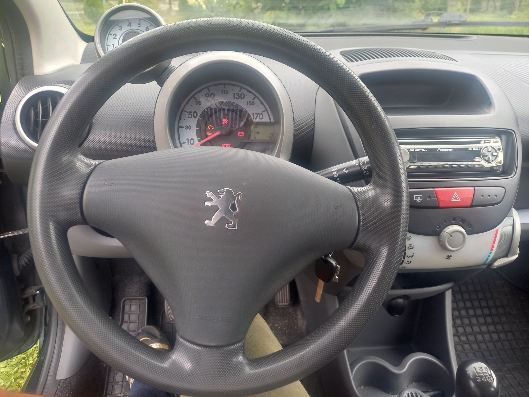 Pegeuot 107 niski przebieg silnik toyoty