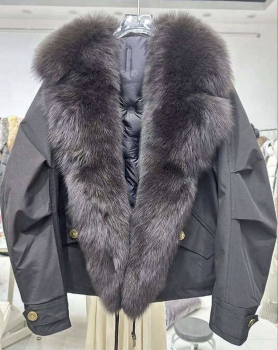 Продам парку з натуралтним хутром песця