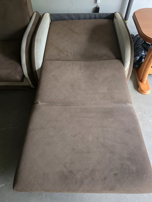 Dwie jedynki rozkladane z pojemnikiem cena za 2szt.