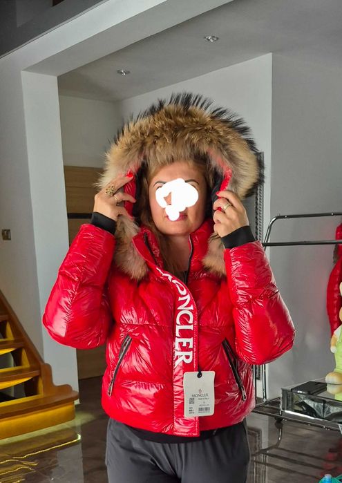 Piękna puchowa kurtka damska Moncler rozm. M z naturalnym jenotem