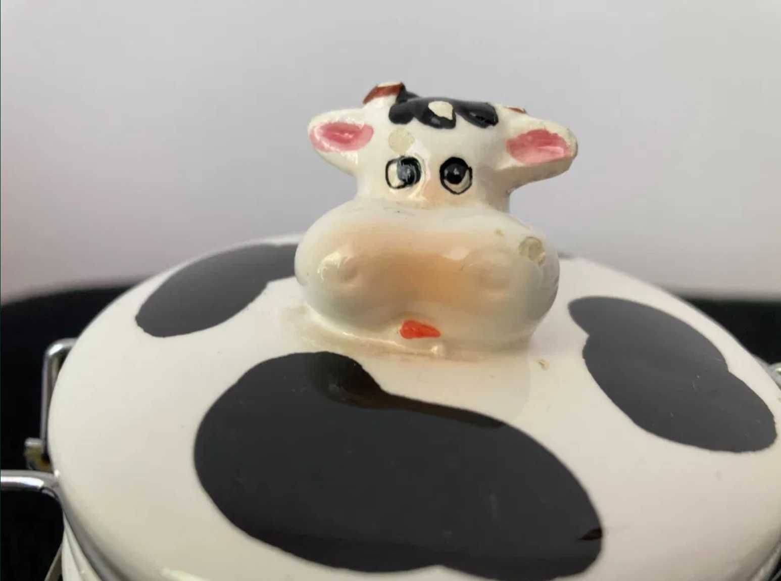 Dwa zamykane pojemniki prl