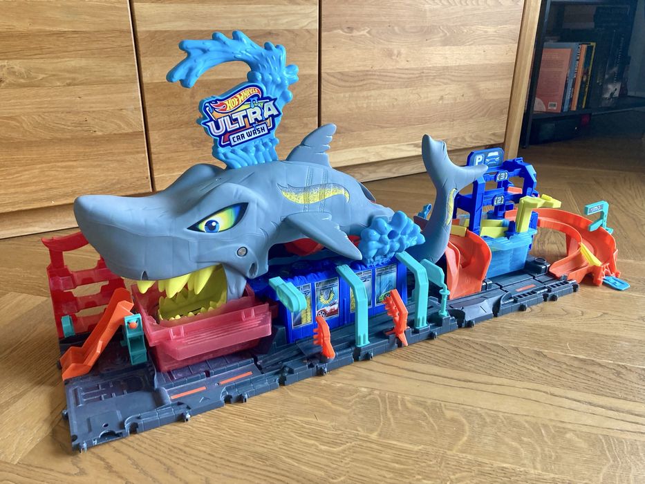Hot wheels Ultra myjnia Rekina