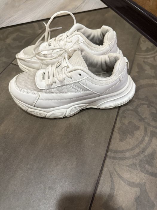 Кросівки на дівчинку