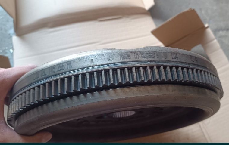 Продам двомасовий маховик/демпфер/vw passat b7/dsg 6/(Б/В)/ОРИГІНАЛ !!