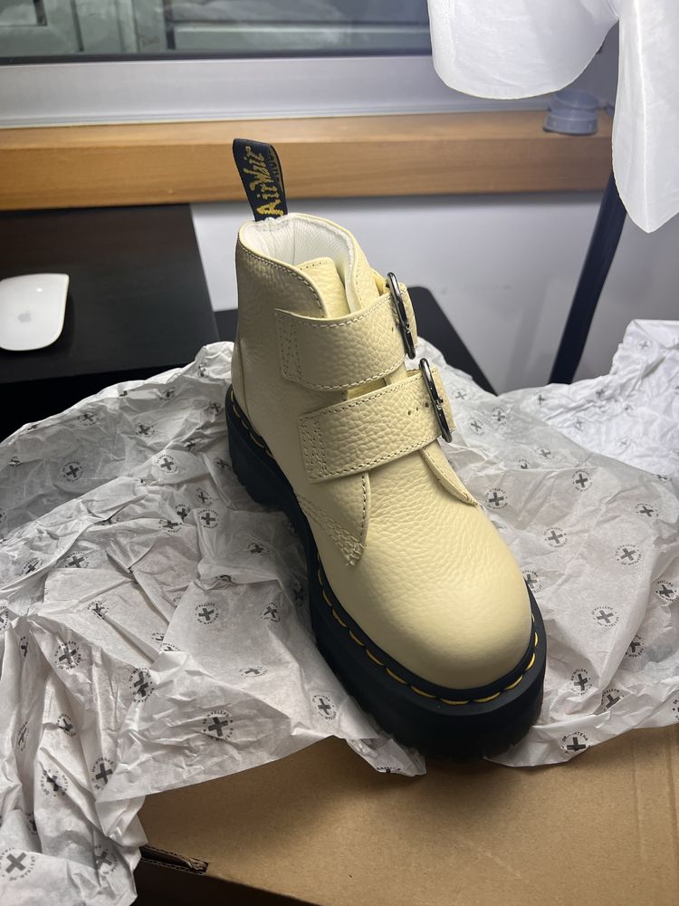 Bota Dr Martens NOVA