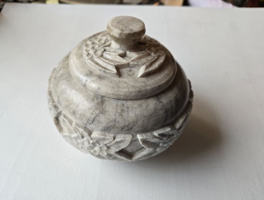 Unikatowa rzeźbiona szkatuła – (VINTAGE)