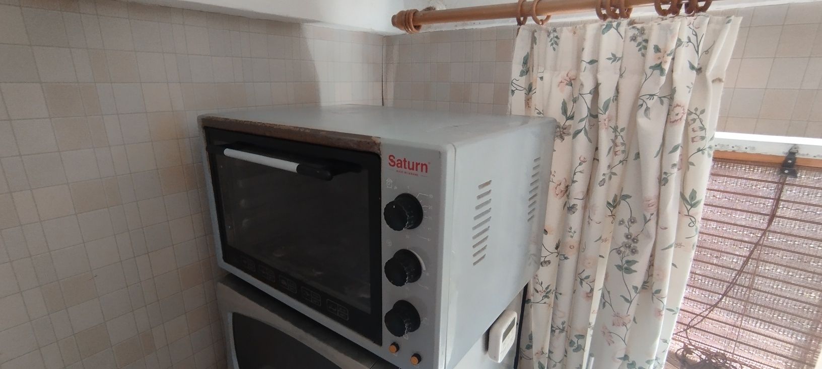 Электродуховка Saturn на 42 л  бу в рабочем состоянии.