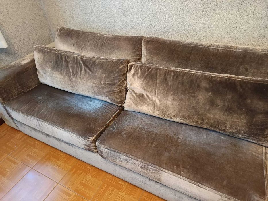 Sofá veludo 3 lugares