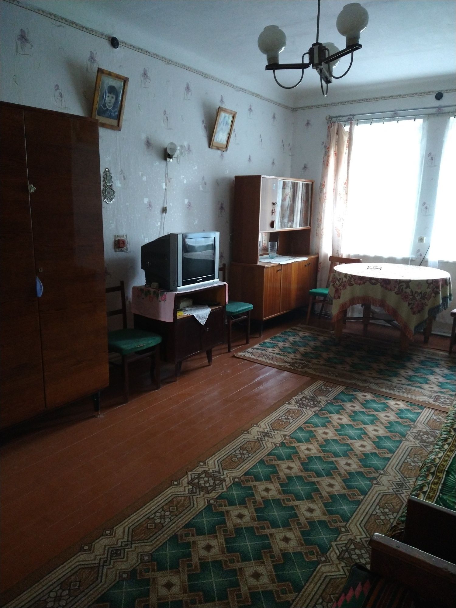 Продається квартирав районі цукрового заводу.