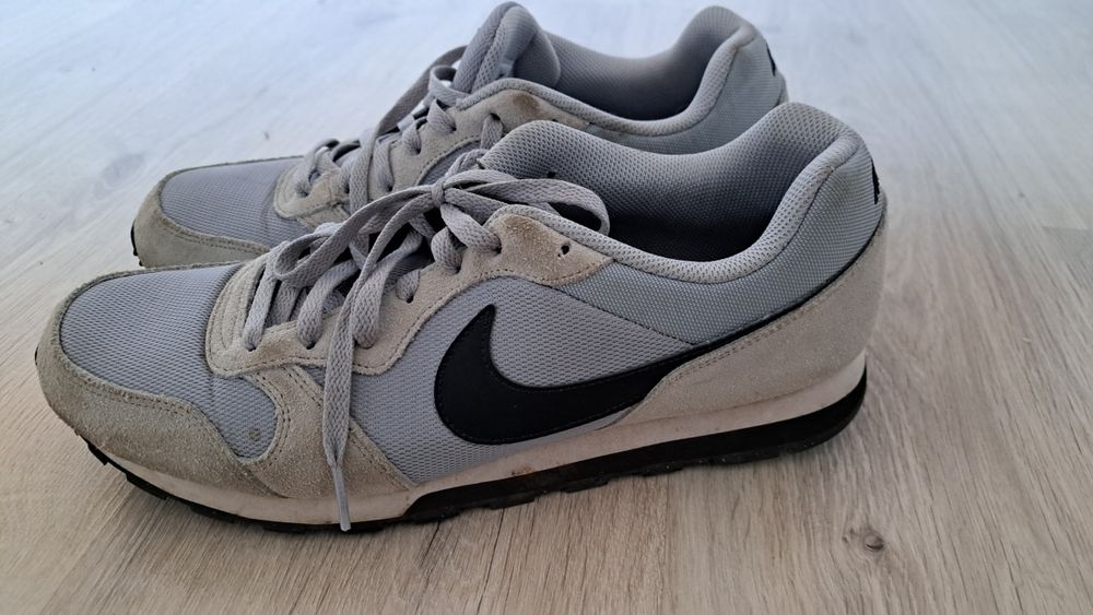 Buty bezowe, sportowe roz. na metce 45,5 nike
