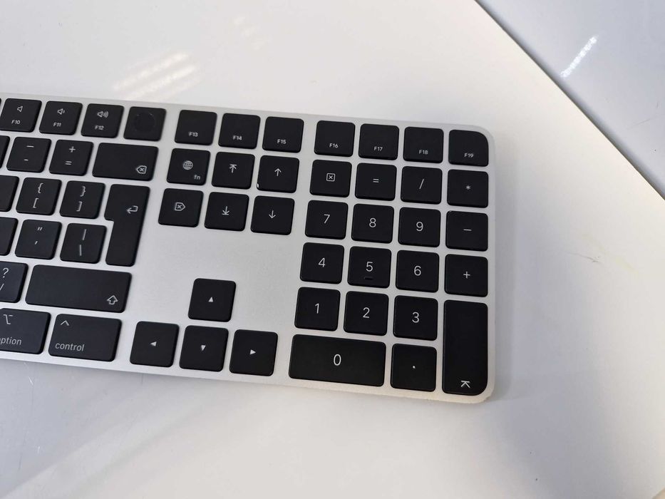 Oryginalna klawiatura APPLE Magic Keyboard z Touch ID