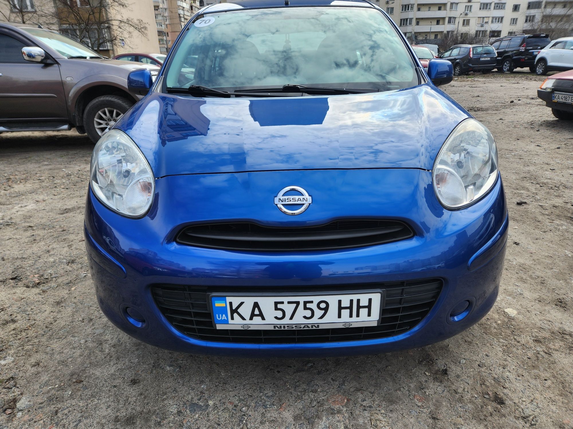 Офіційний Nissan micra на звичайному автоматі