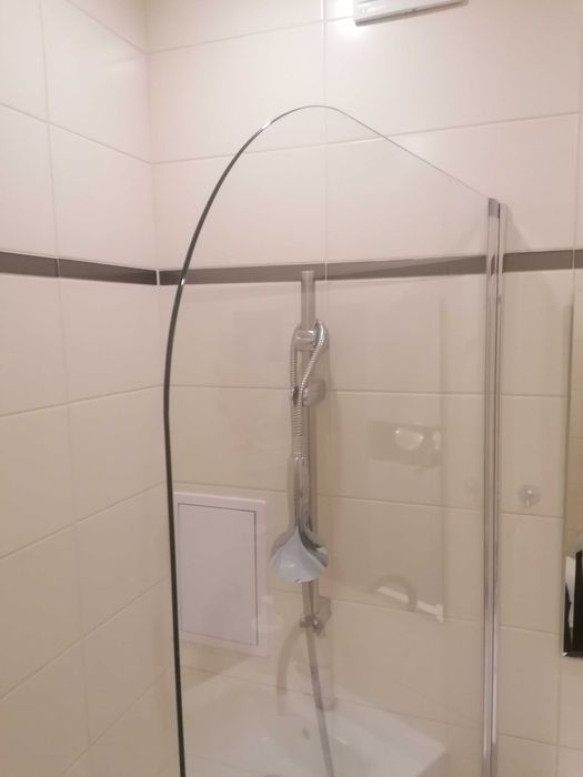 Szyba prysznicowa parawan prysznicowy nawannowy ruchomy