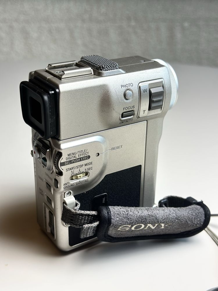Kamera Mini DV sony handycam DCR-PC1E 2 baterie, Y2K retro look
