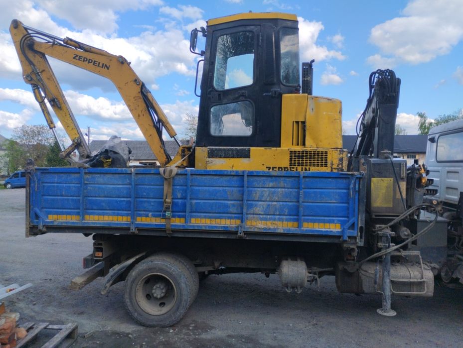 Надаємо послуги спецтехніки. Екскаватори різних розмірів. Самоскид.