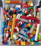 Lego - drobne elememty 1x1 + narzędzia figurek