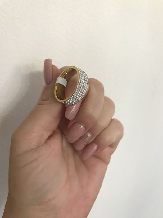 Obrączka pierścionek z cyrkoniami  srebrna