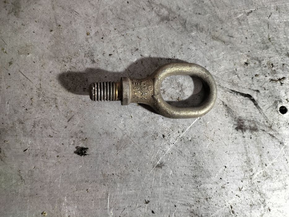 Wkrętka ucho holownicze VW Golf lV passat B6