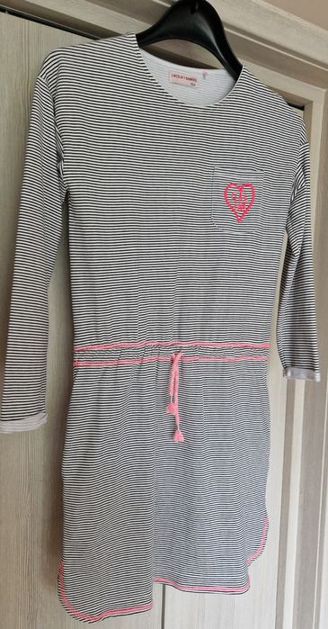 Sportowa sukienka 164