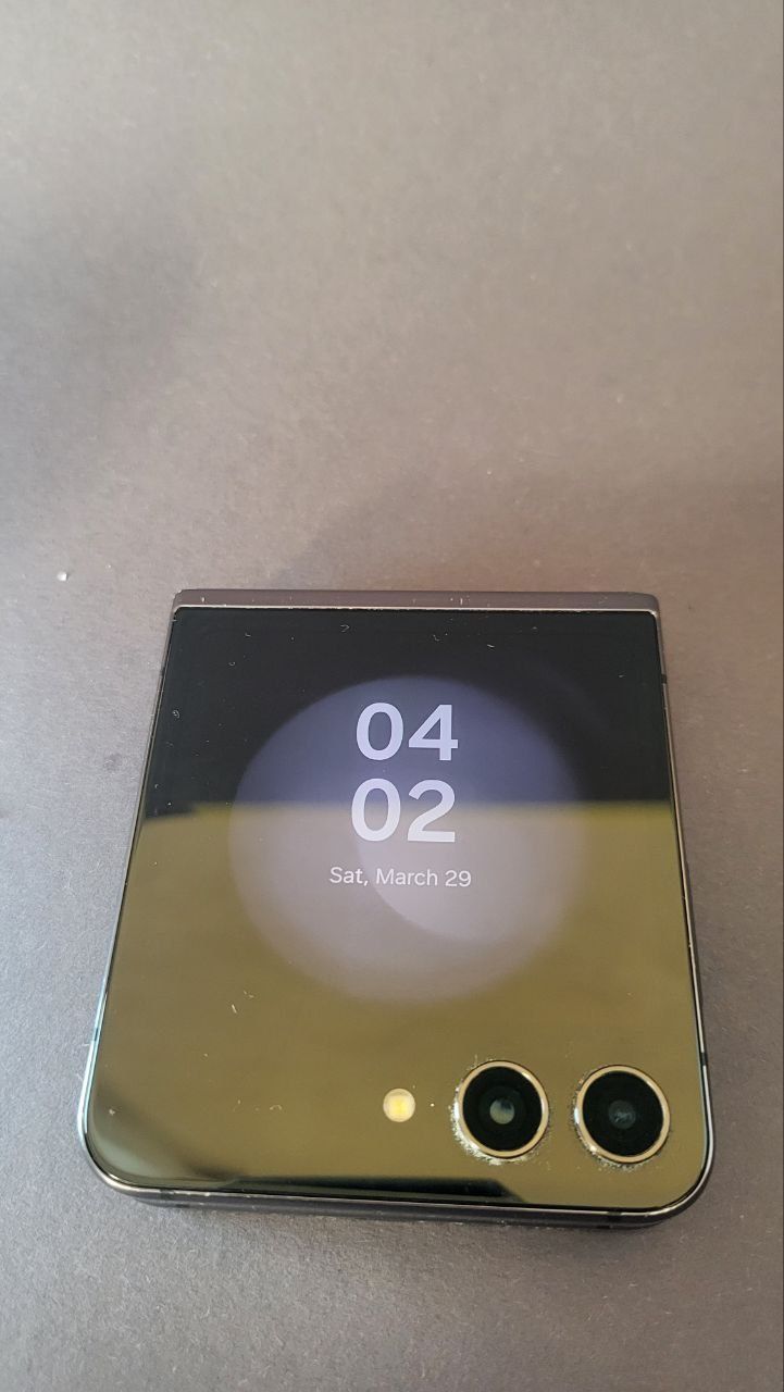 02 Samsung FLIP 5 256 gb Snapdragon гарний стан зовні Нюанс з дисплеєм