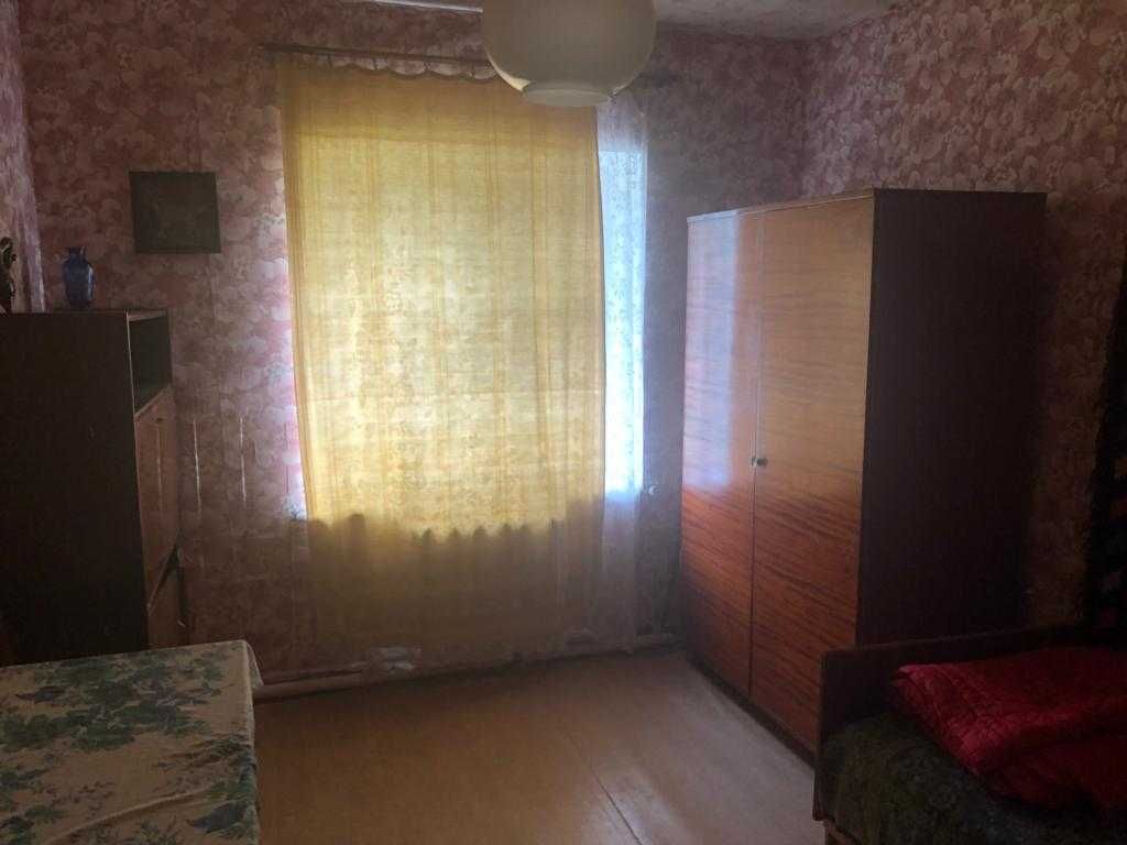 Будинок на березі річки.