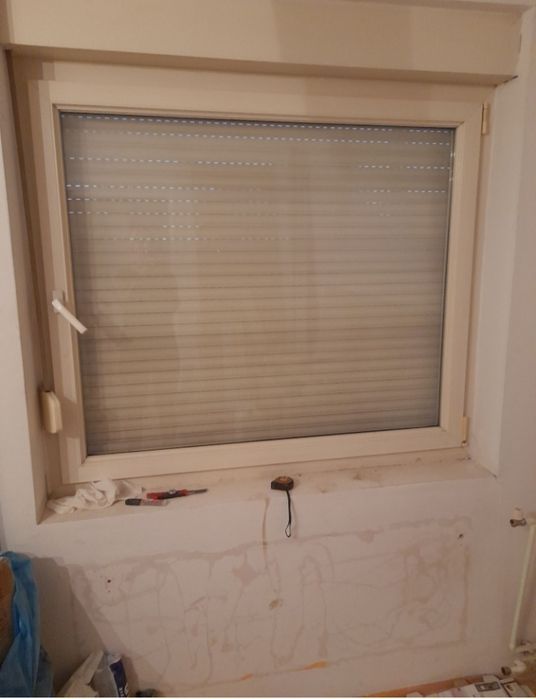 Okno z roletą  zewnętrzną